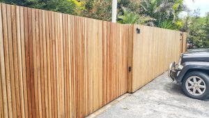 KD Hardwood Batten Fence with Automatic Sliding Gate
